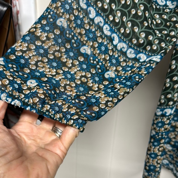 Faded Glory Black and Blue Long Sleeve Semi Sheer Blouse - Picture 4 of 10